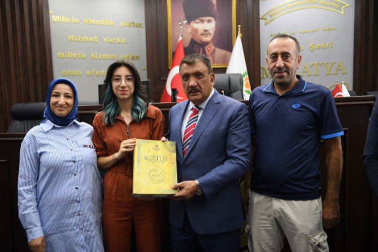 Malatyalı başarılı öğrencilere 'büyük' tebrik -