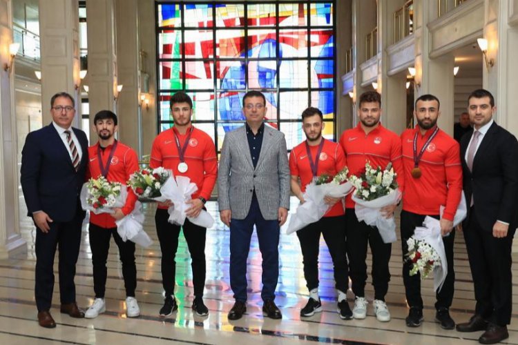 İmamoğlu ,Avrupa Güreş Şampiyonası'ndaki şampiyonları ağırladı -