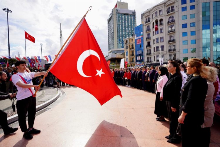 İmamoğlu: Gençlerin hayallerini burada kurabildiği bir ülke diliyorum -