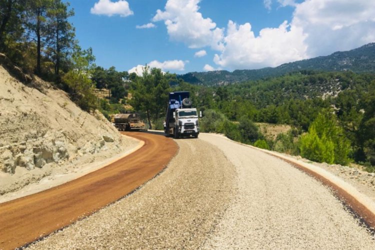 Manavgat Karabucak yolu asfaltlanıyor -