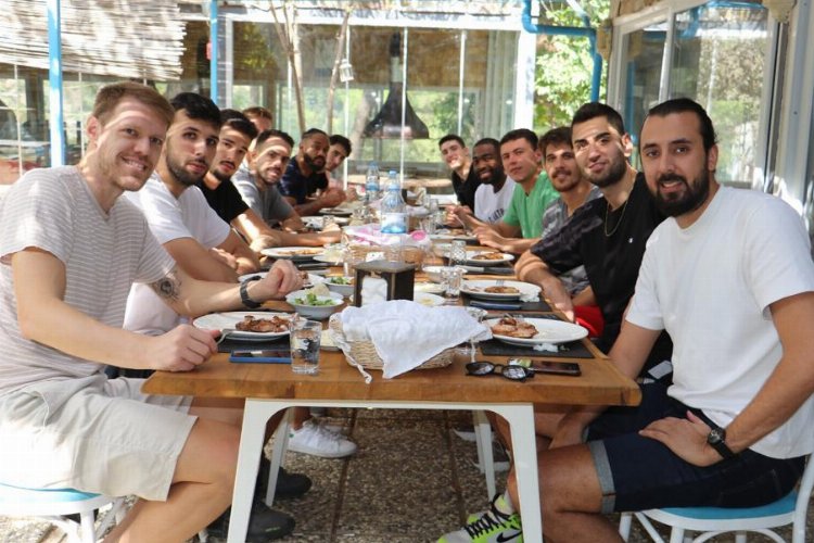 Manisa Basketbol A Takımı'nın barbekü keyfi -