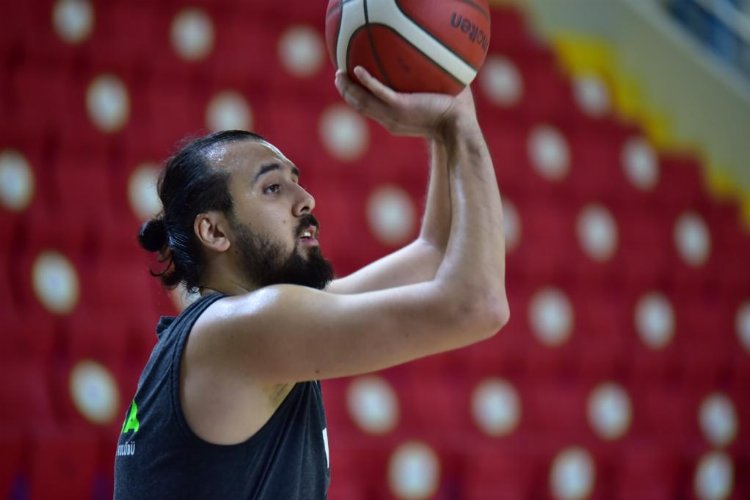 Manisa BBSK şampiyonluk yolunda -