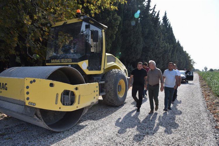 Manisa Büyükşehir'den Saruhanlı'ya bitüm desteği -
