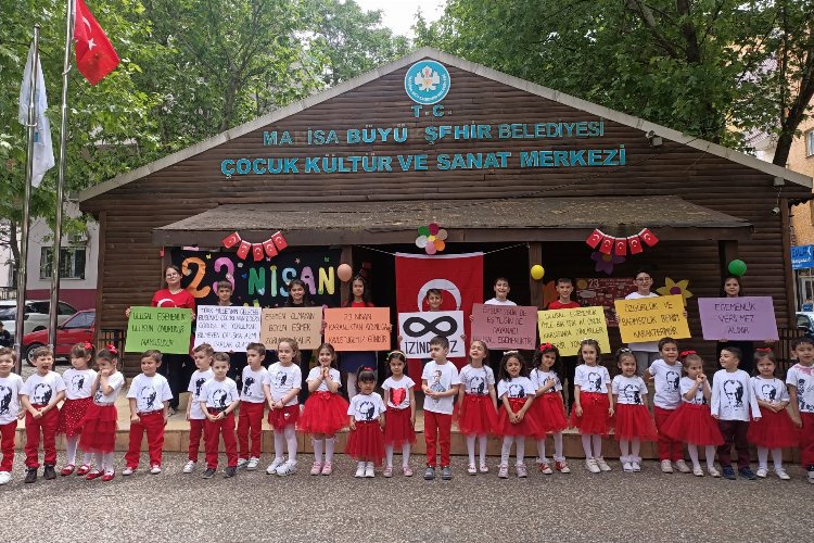 Manisa Büyükşehir'in minikleri 23 Nisan’ı kutladı -