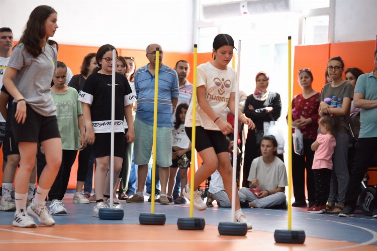 Manisa Büyükşehir'de voleybol altyapı seçmelerine yoğun ilgi -