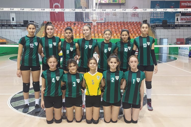 Manisa Büyükşehir'in küçük kızları gruptan lider çıktı -