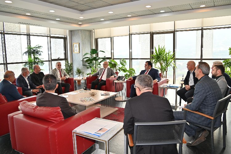 Manisa'da +65'in toplu taşıması Büyükşehir'den -