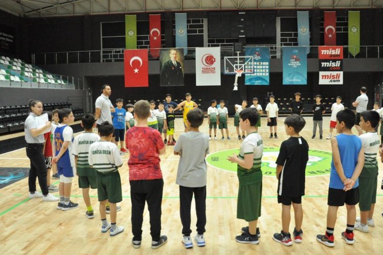 Manisa'da şampiyon takımın altyapı seçmeleri büyük ilgi gördü -