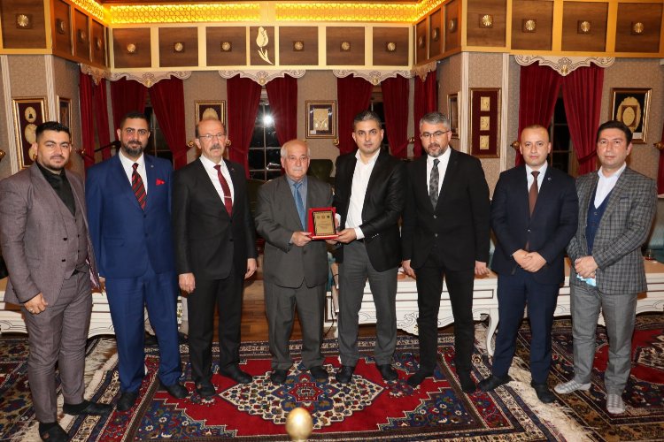 Manisa'da Bayrak Şairi Arif Nihat Asya söyleşiyle anıldı -
