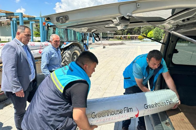 Manisa'da bir destek de çilek üreticisine -