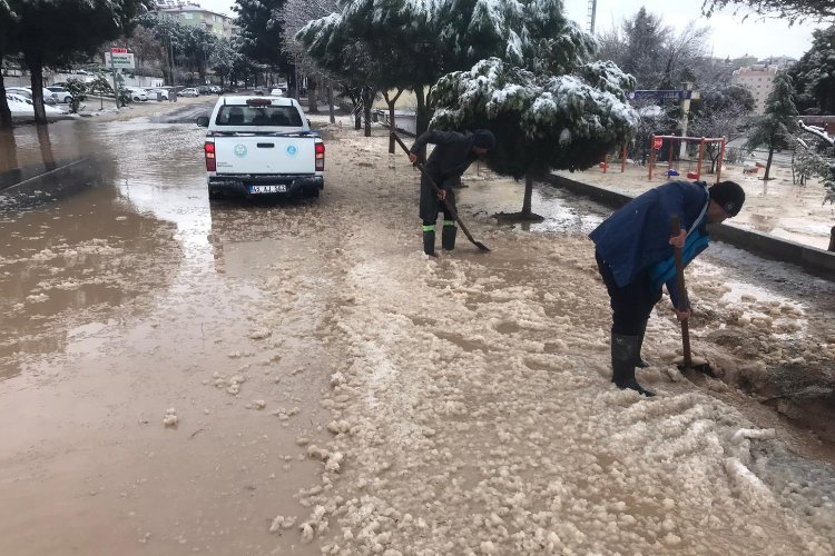 Manisa'da buz tutan mazgallara anında müdahale -