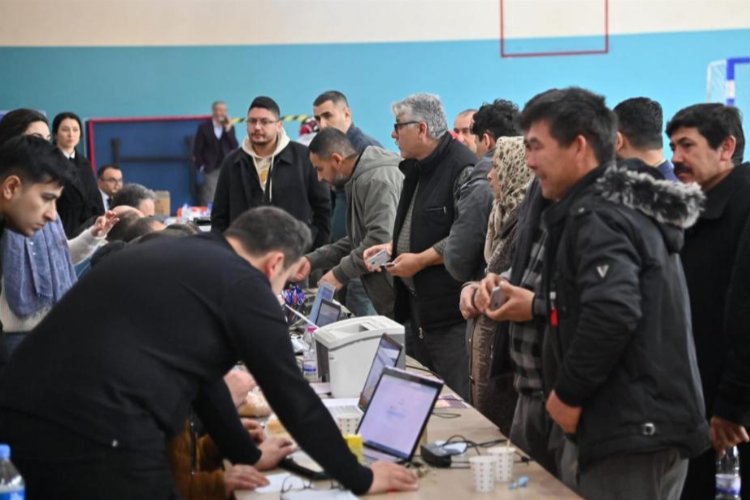 Manisa'da depremzedeler için kayıt masası oluşturuldu -