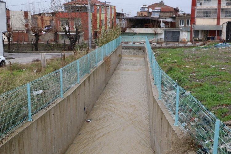 Manisa'da derelerdeki ıslahlar olası taşkınları önlüyor -