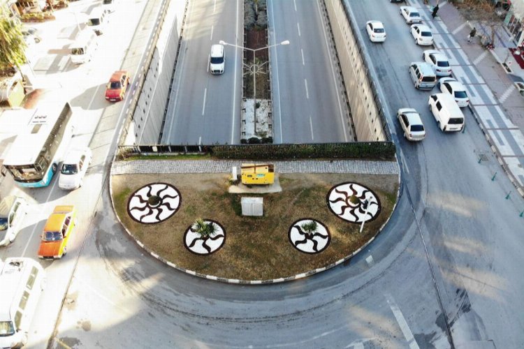 Manisa'da Eski Garaj Kavşağı'na yeni peyzaj uygulaması -