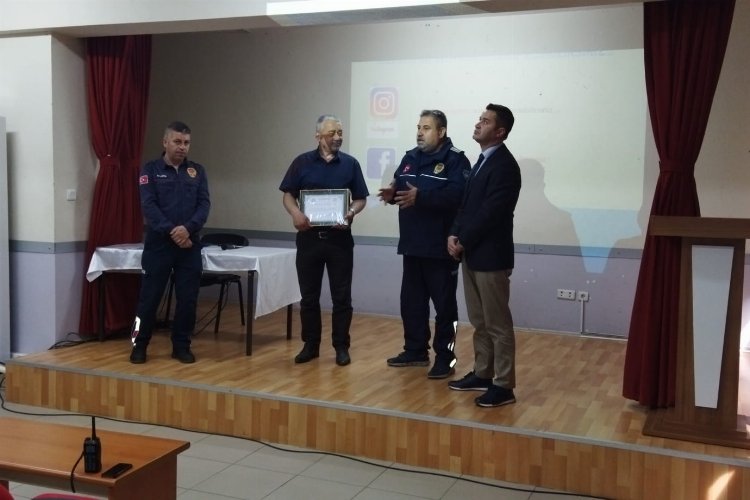 Manisa'da Gölmarmaralı gençler itfaiyeyi yakından tanıdı -