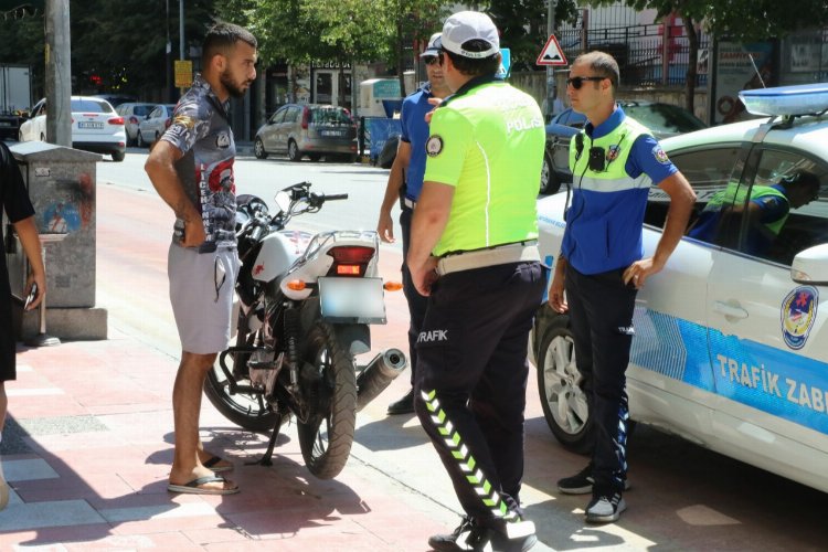 Manisa'da kaldırımlarda motosiklet avı! -