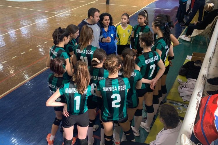 Manisa'da küçük kızlar filede final oynayacak -