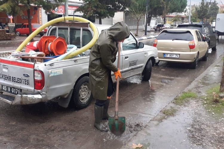 Manisa'da MASKİ'den sağanak yağış mesaisi -