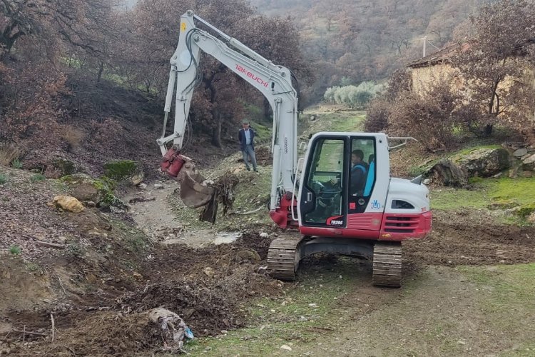 Manisa'da MASKİ dere temizliklerini sürdürüyor -
