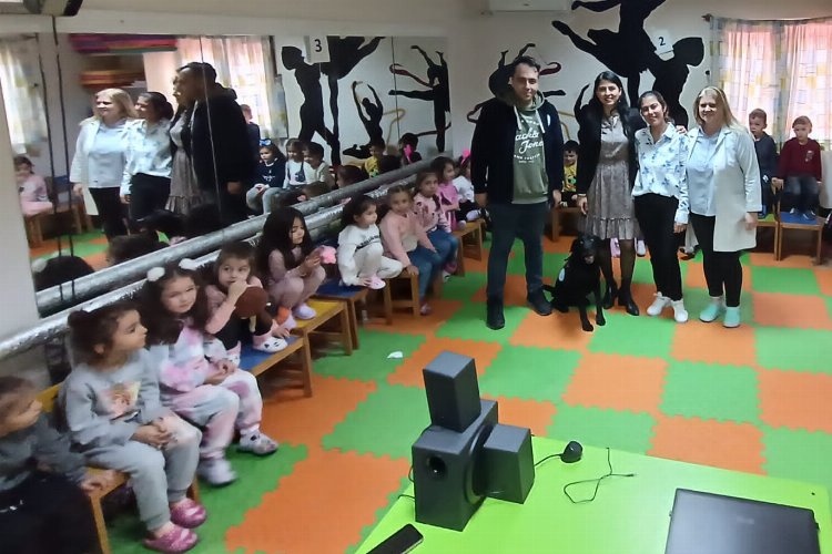 Manisa'da 'Minik Tarzanlar'a hayvan sevgisi aşılanıyor -