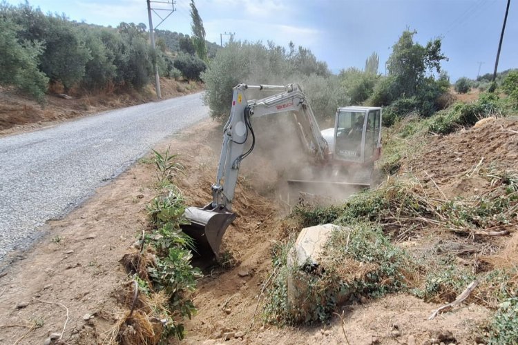 Manisa'da olası taşkınlara karşı temizliklere devam -