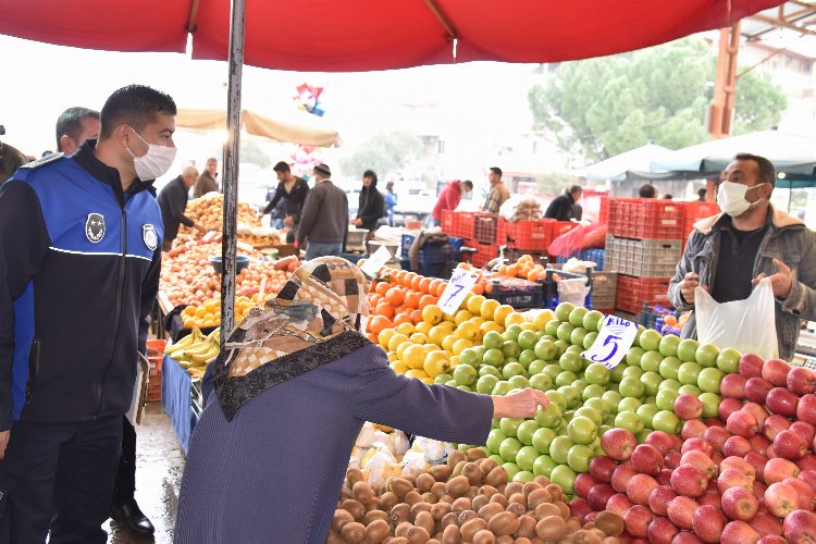 Manisa'da pazaryerlerinde etiket denetimi -