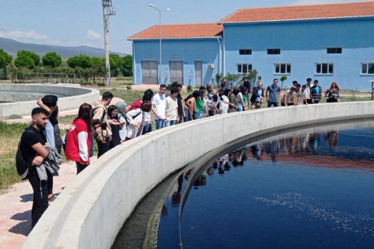 Manisa'da öğrenciler çevre dostu tesisi inceledi -