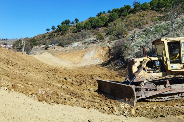 Manisa'da üreticiye destek için gölet temizliği 