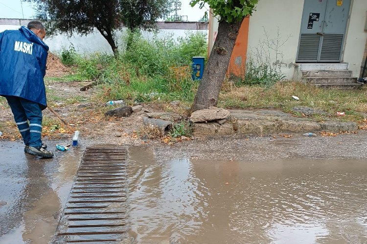 Manisa'da sağanak yağış sonrası tüm ekipler sahada -