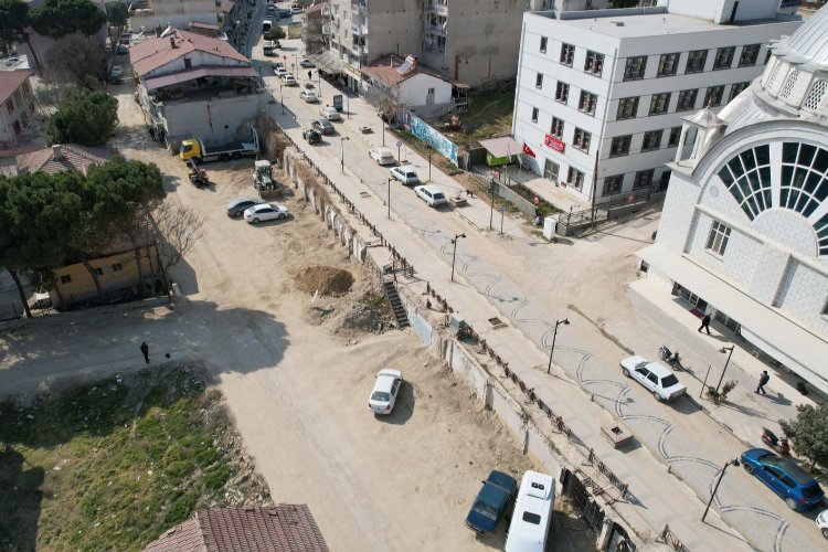 Manisa'da Selendi Atatürk Bulvarı'na peyzaj hazırlığı -