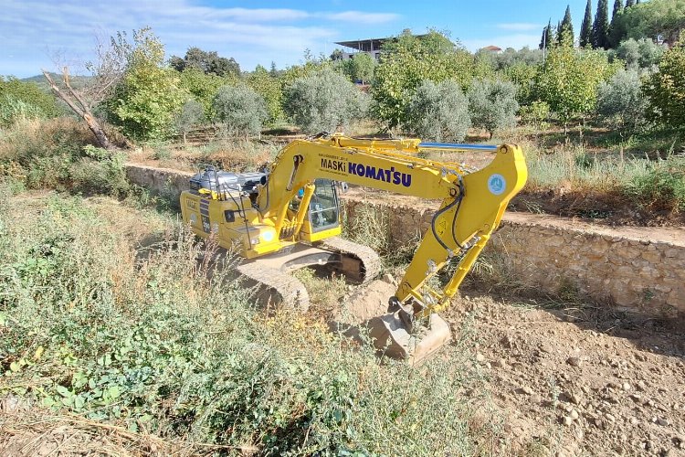 Manisa'da taşkınlara karşı temizlik -