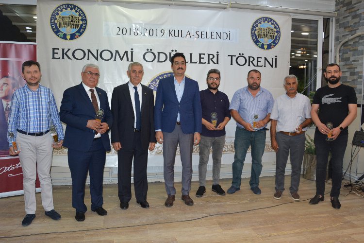 Manisa'da vergi rekortmenleri ödüllendirildi -