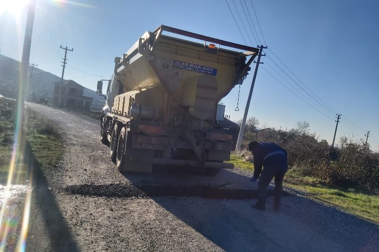 Manisa'da yol bakım çalışmaları devam ediyor -