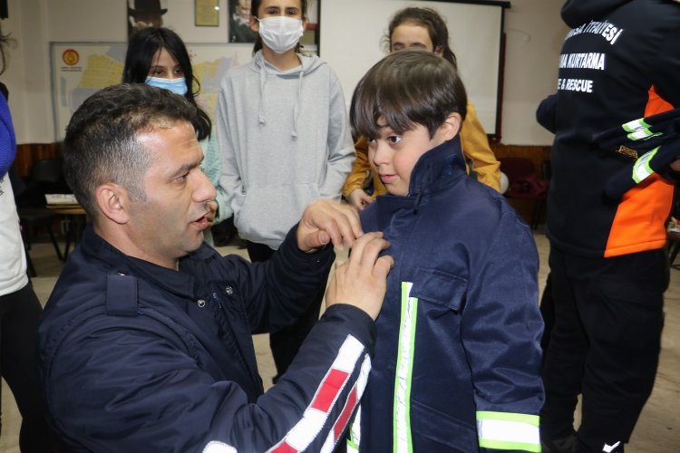 Manisa'da özel öğrenciler itfaiye teşkilatının konuğu oldu -