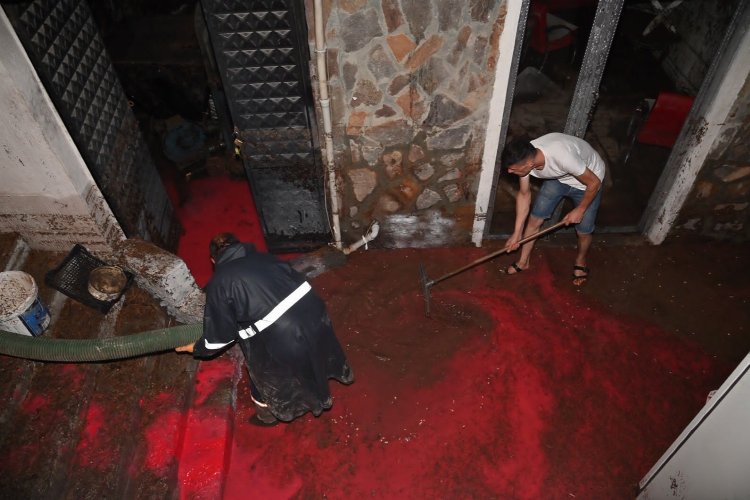 Manisa Demirci'de doğal afet sonrası seferberlik -