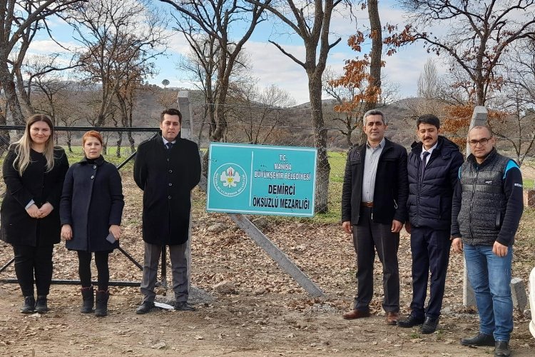 Manisa Demirci'de mezarlıklar güvende -