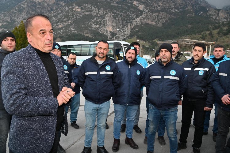 Manisa deprem bölgesine takviyesini sürdürüyor -