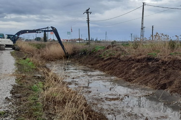 Manisa Şehzadeler Yeniköy’de dere temizlik çalışması yapıldı -