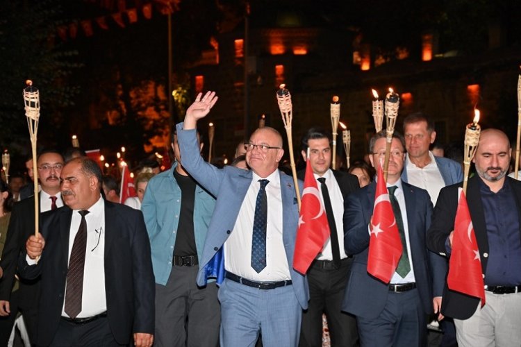 Manisa Fener Alayı’yla kurtuluşunu ışıklandırdı -