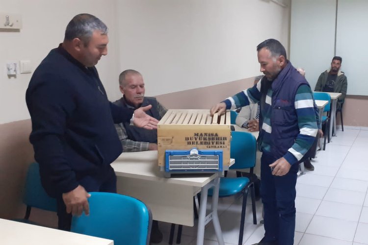 Manisa Gölmarmara'da temel arıcılık eğitimleri -