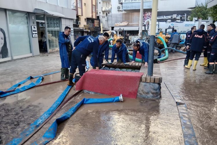 Manisa İtfaiyesi, Antalya'da ekiplere destek veriyor -