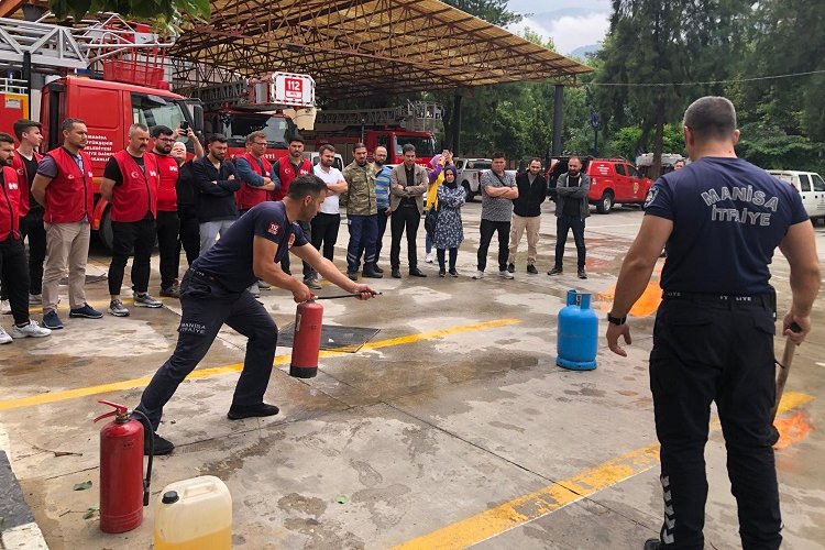 Manisa İtfaiyesi'nden STK'lara eğitim -