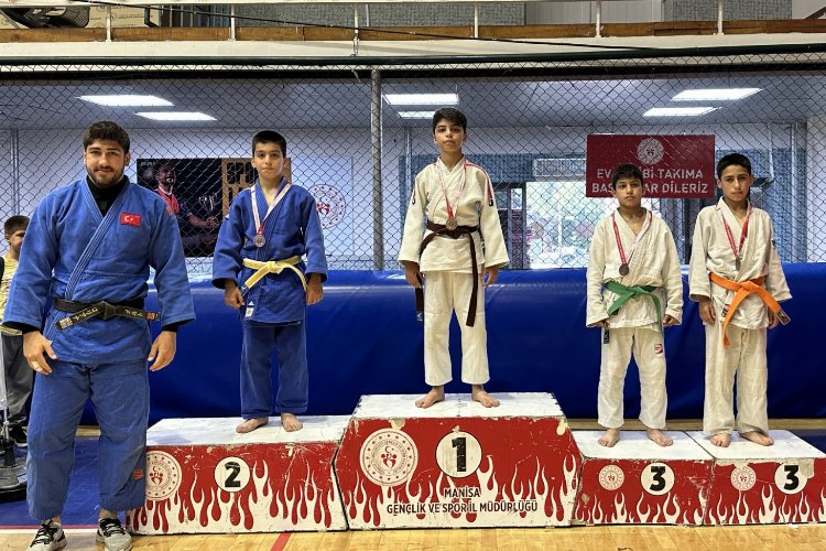 Manisa'nın minik sporcuları yine kürsüde -