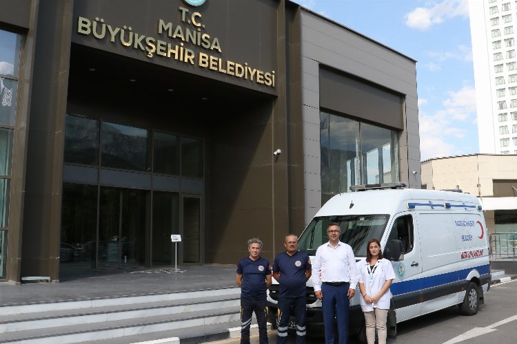 Manisa'nın nakil ambulansı ve ekibi hastaların yanında -