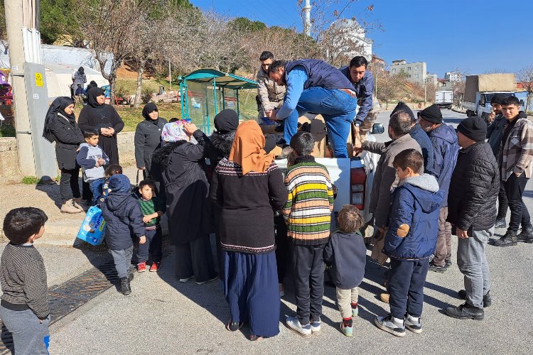 Manisa'nın yardımları en uç noktalara ulaştırılıyor -