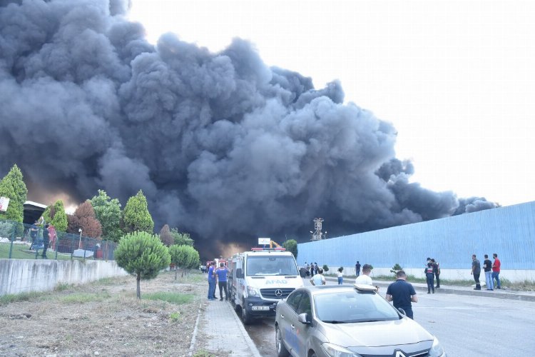 Manisa OSB'deki yangına müdahale sürüyor -