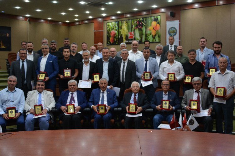 Manisa Salihli'de TSO Meclisi'ne plaketli hizmet teşekkürü -