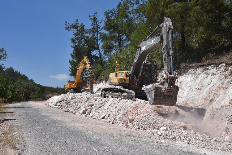 Manisa Saruhanlı'da 30 kilometrelik güzergahta yoğun çalışma -