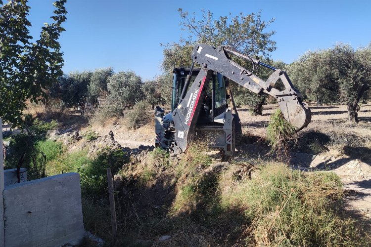 Manisa Saruhanlı'da dere temizliği -