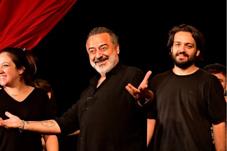 Manisa şehir tiyatrosu Adana’da -